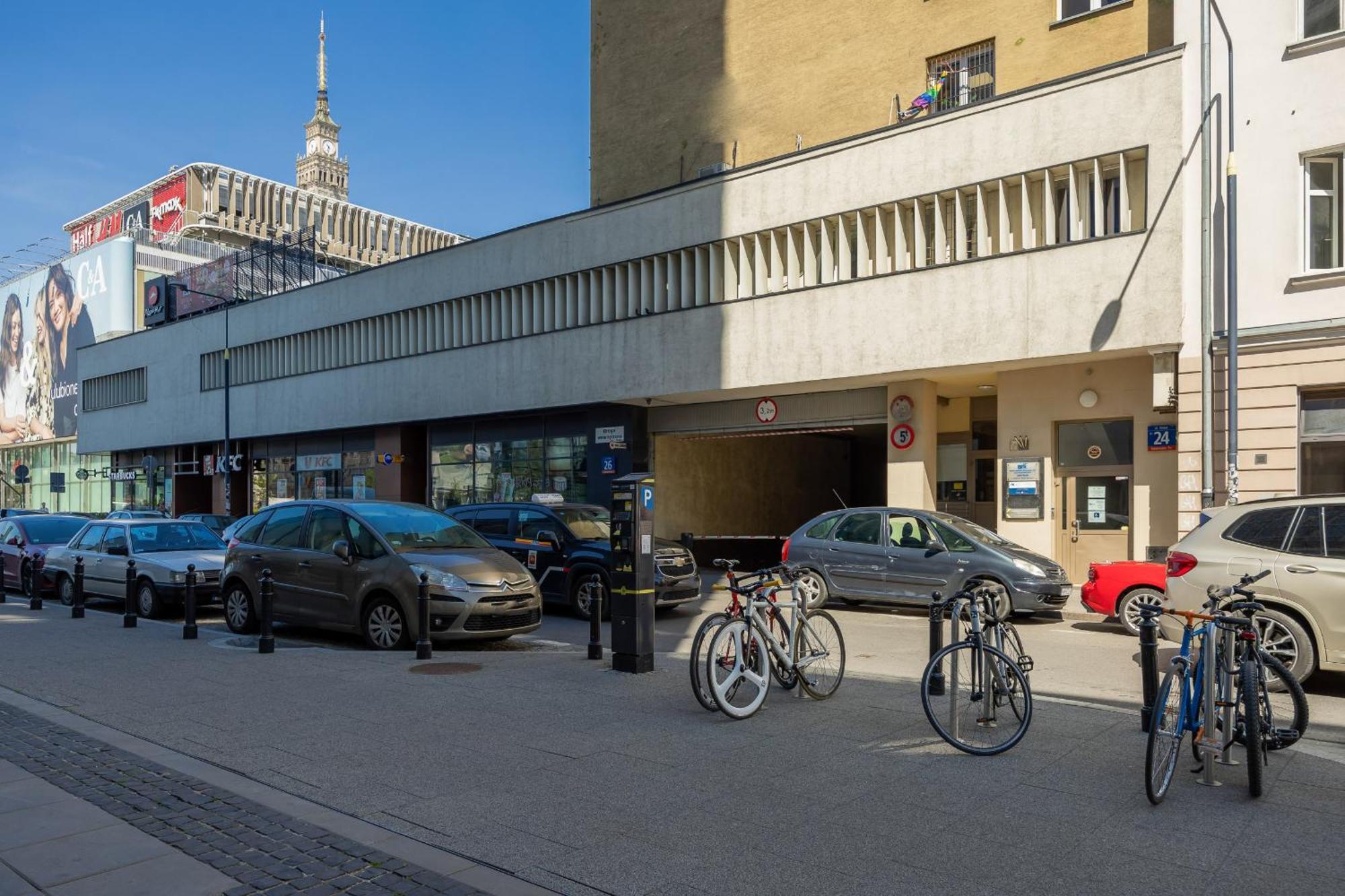 Beautiful With Balcony In Heart Of By Renters Lägenhet Warszawa