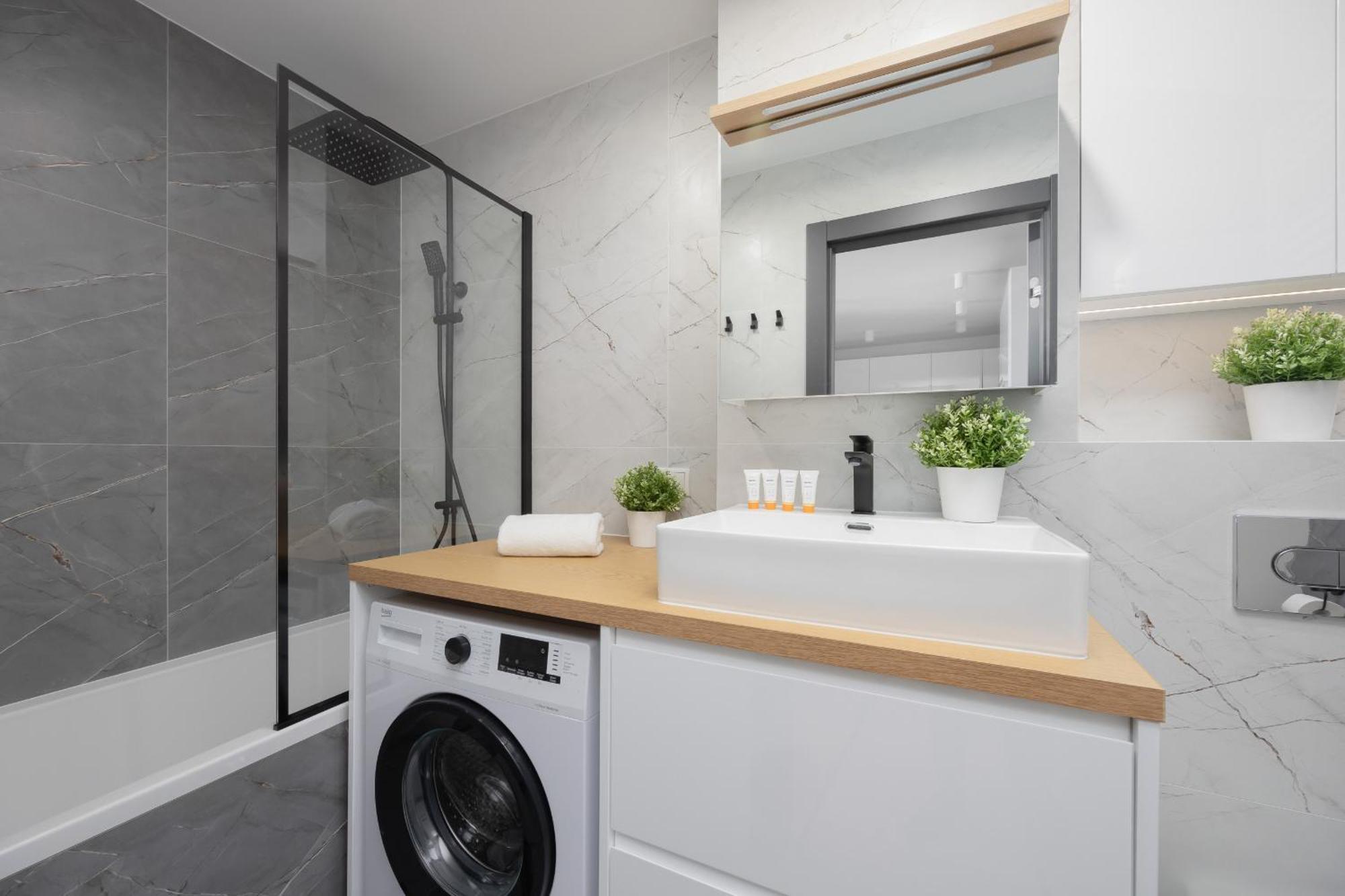 Beautiful With Balcony In Heart Of By Renters Warszawa
