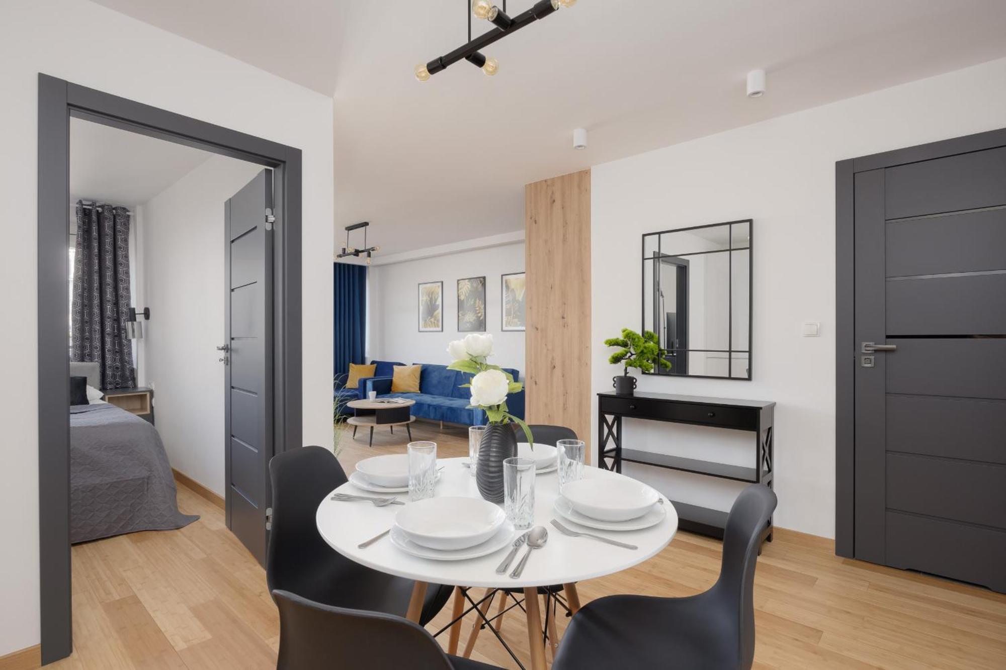 Beautiful With Balcony In Heart Of By Renters Lägenhet Warszawa
