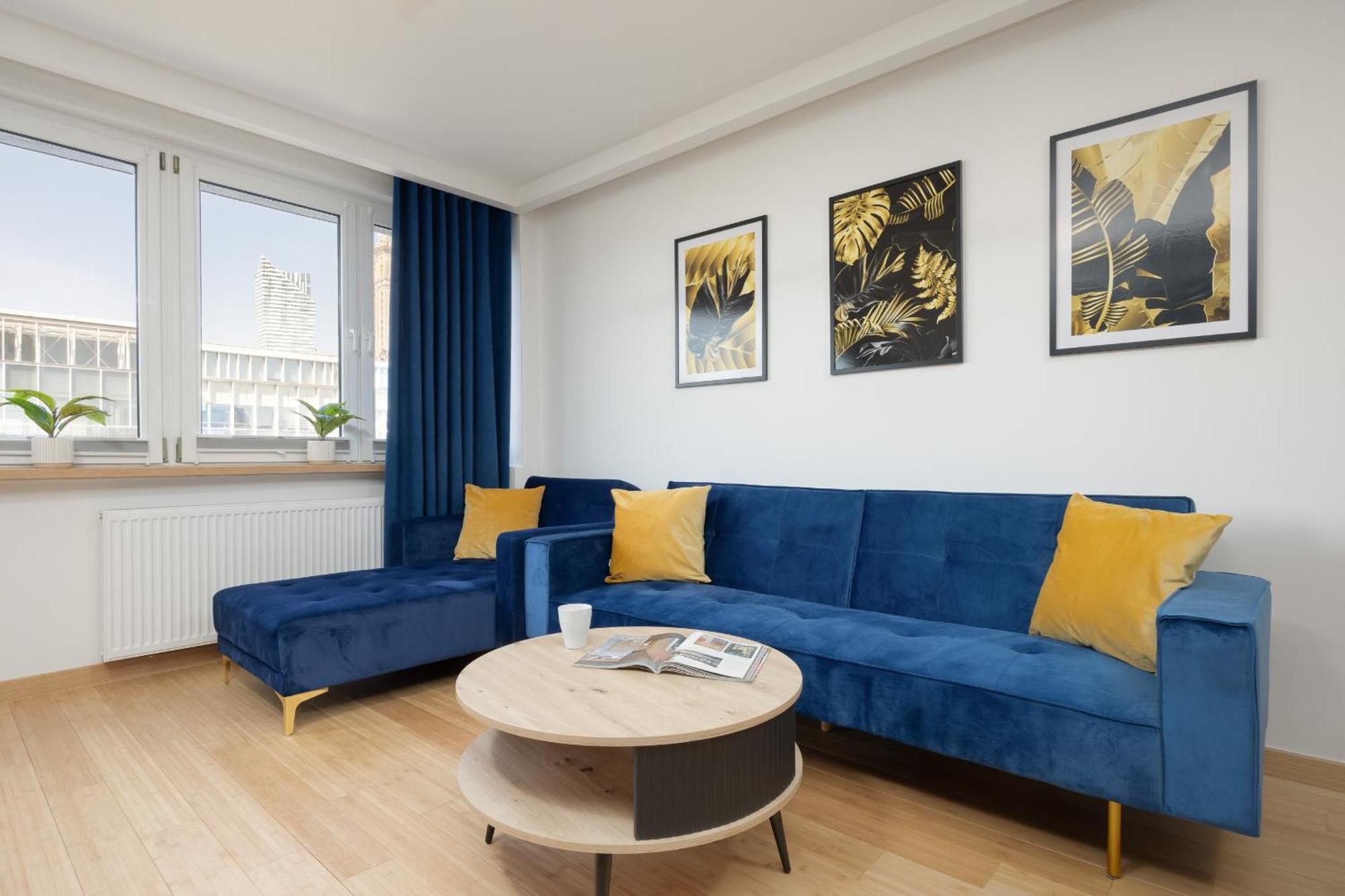 Beautiful With Balcony In Heart Of By Renters Lägenhet *